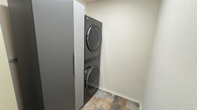 Building Photo - 700 Sweet Leaf Ln