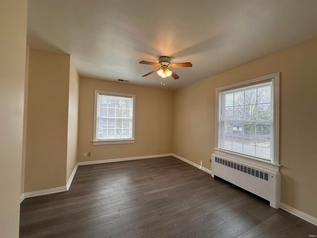 Building Photo - 905 Lincoln Ave