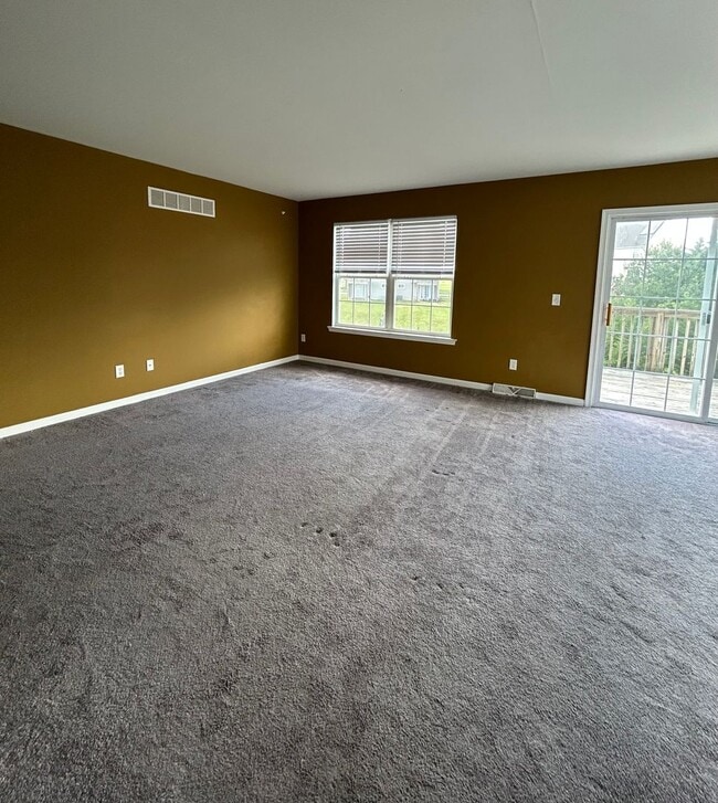 Building Photo - COMING SOON! Townhouse in Dover