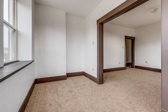 Building Photo - 466 Hays Ave