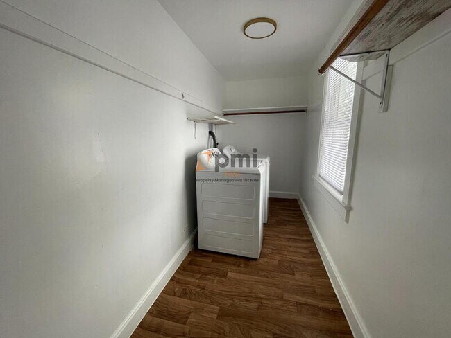 Building Photo - 807 Rose St