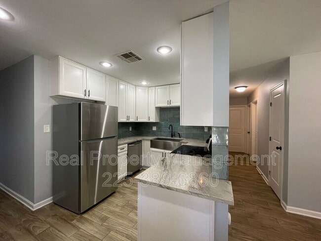 Building Photo - 1340 Bellonia Dr