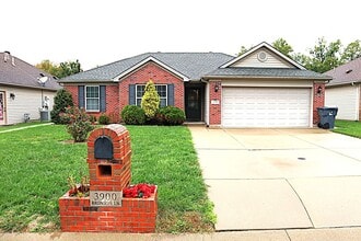 Building Photo - 3900 Bronson Ln