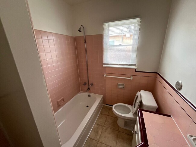 Building Photo - 4254/56/58 Jacinto Way