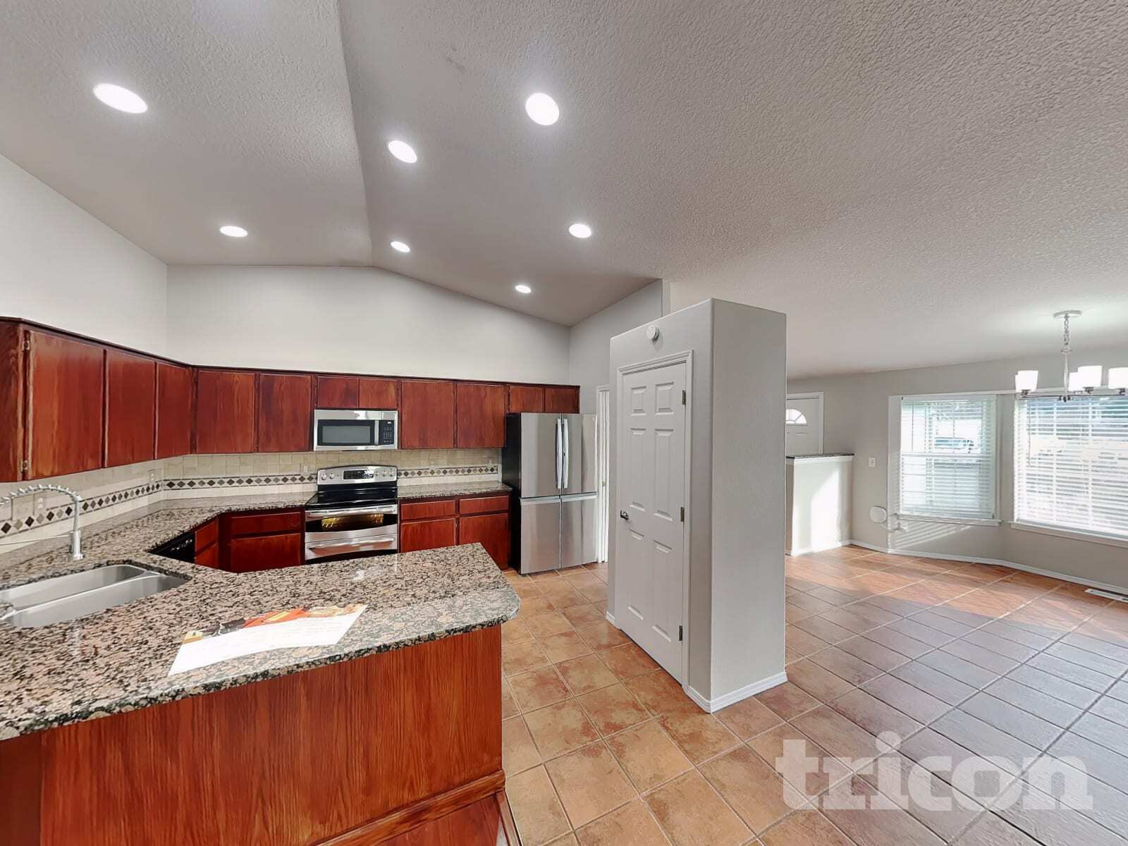 Building Photo - 16312 NE 12th St