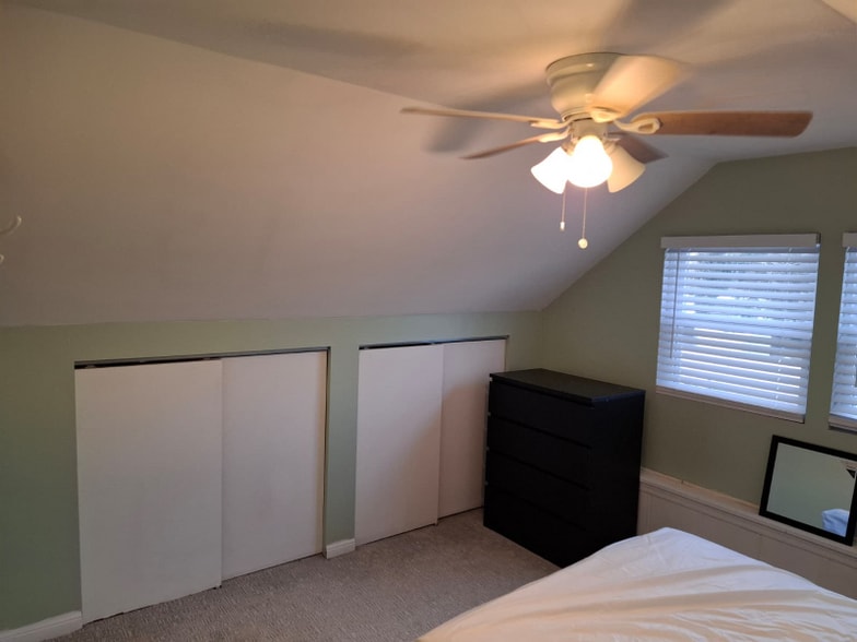 Building Photo - 8 Bash Rd