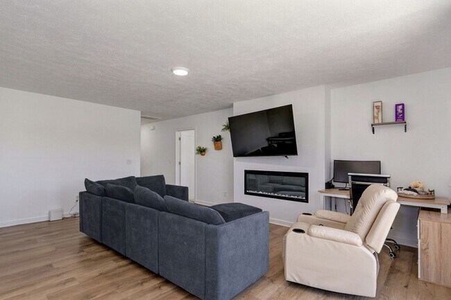 Building Photo - Charming 3 bedroom in Nixa schools!