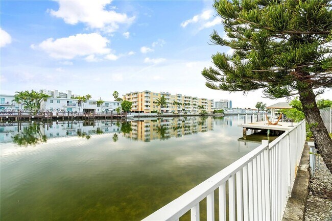 Building Photo - 7975 Crespi Blvd