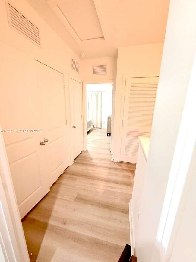 Building Photo - 470 NE 12th St