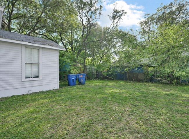 Building Photo - 113 S Olive St