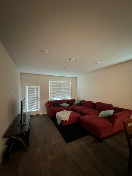 Building Photo - 109 Brody Ln