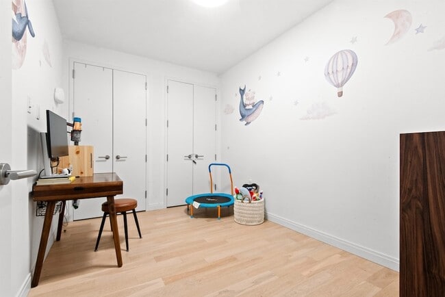 Building Photo - 160 1st St