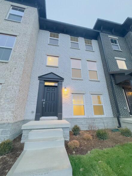 Primary Photo - 4883 Gilbert Dr