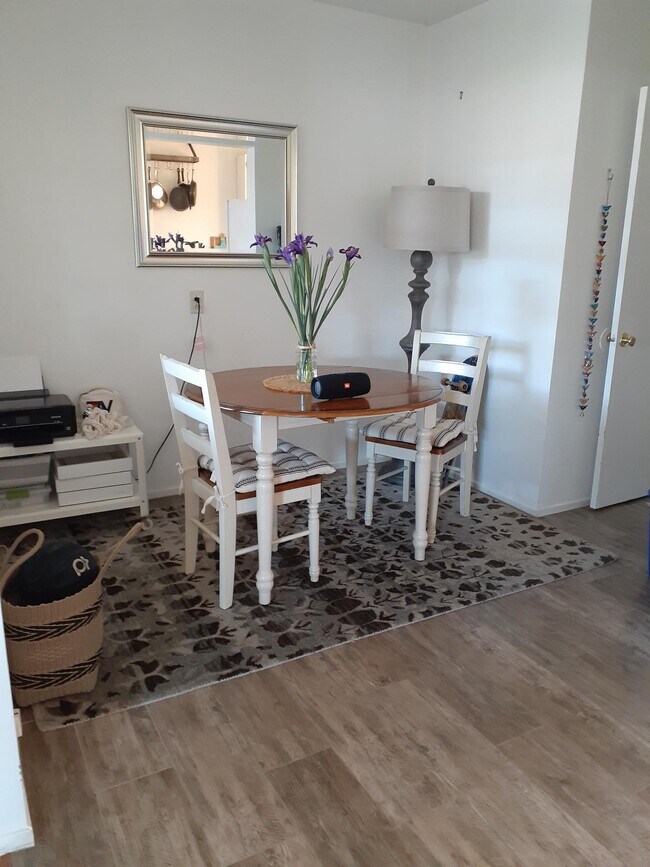 Flex space for office/dining/play area - 656 36th St