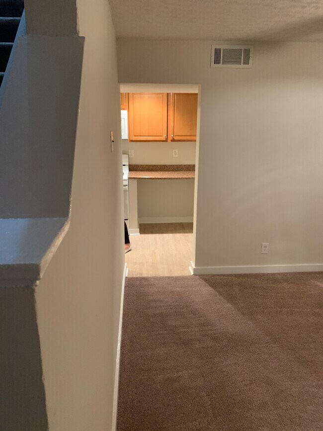 Building Photo - 279 Oak Dr