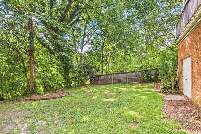 Building Photo - Large Home in Guilford Hills, Hardwood Flo...