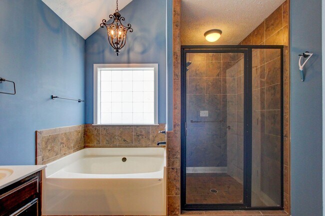Building Photo - 716 Cavalier Dr