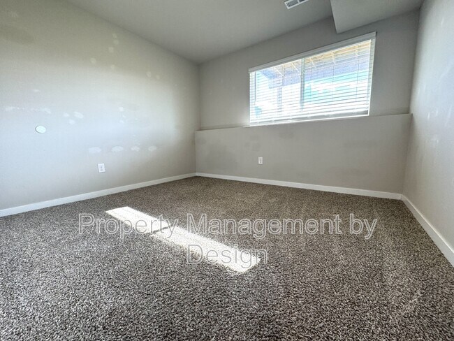 Building Photo - 9788 Crestview Dr