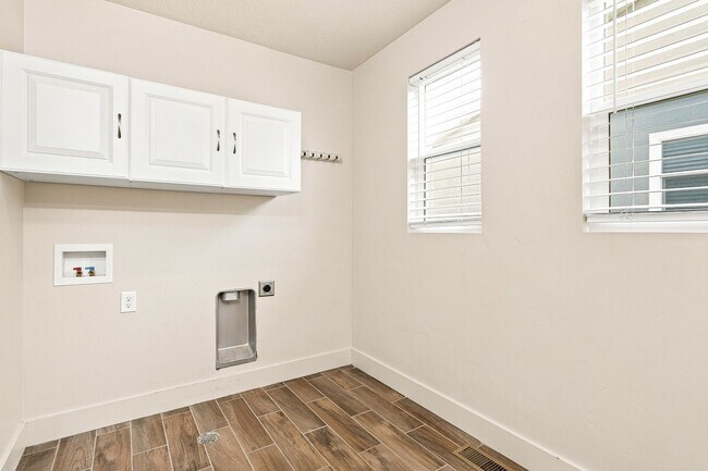 Building Photo - 6511 S Liberty Way