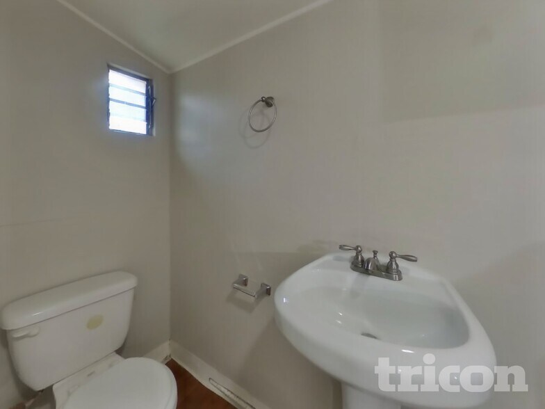 Building Photo - 304 Robert St