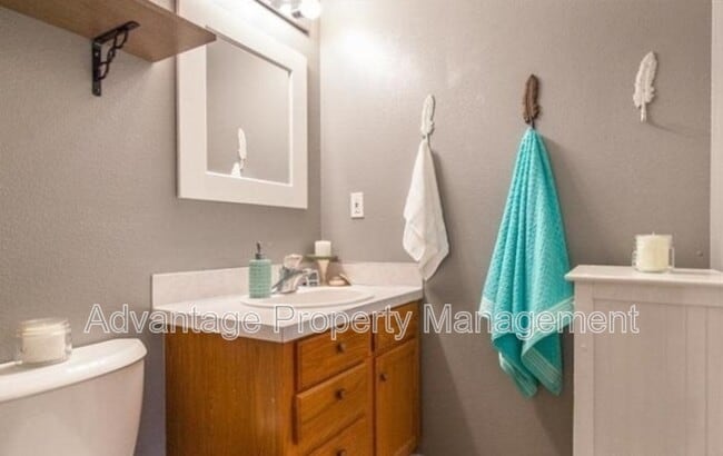 Building Photo - 3122 30th Ave SE