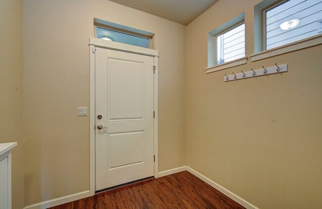 Building Photo - Charming 4 bd 2.5 ba Vancouver Home - Available Now!