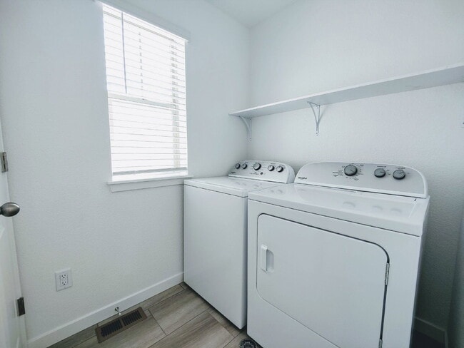 Building Photo - 8431 Rush Creek Ave