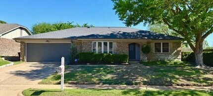 Building Photo - 717 Huntwich Dr