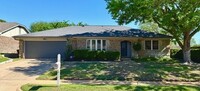 Building Photo - 717 Huntwich Dr