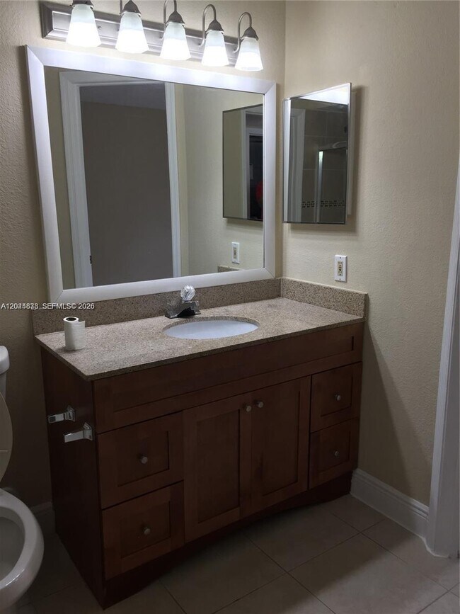 Building Photo - 12870 Vista Isles Dr