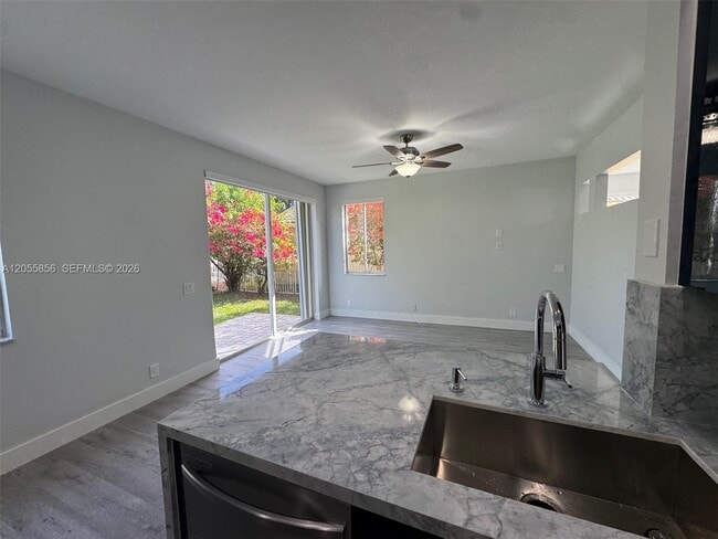 Building Photo - 4319 Greenbriar Ln