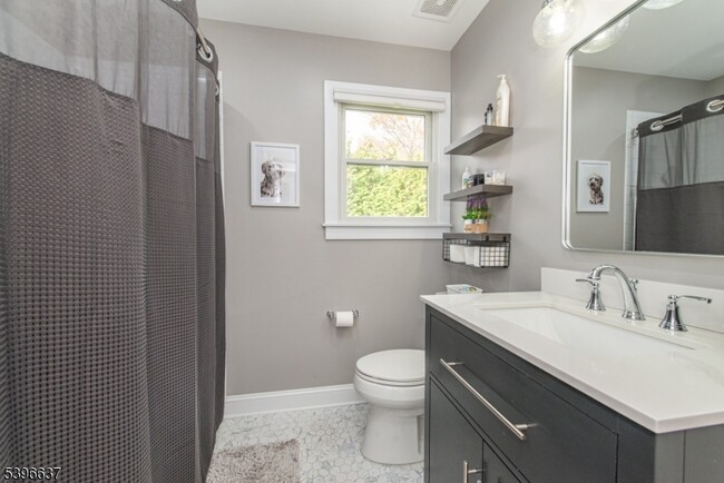 Building Photo - 773 Union Blvd