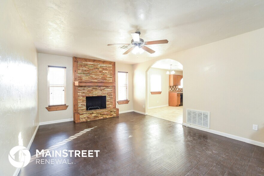 Building Photo - 700 SW 12th St