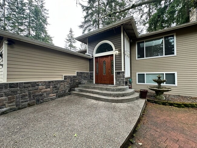 Building Photo - 3Bd/2.5Ba Newcastle Home