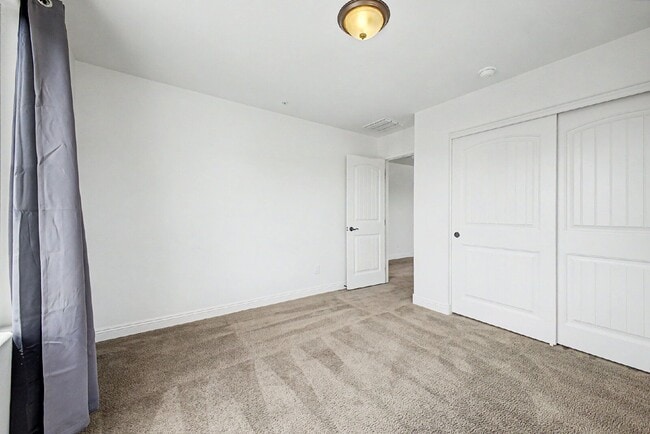 Building Photo - 20515 W Maiden Ln