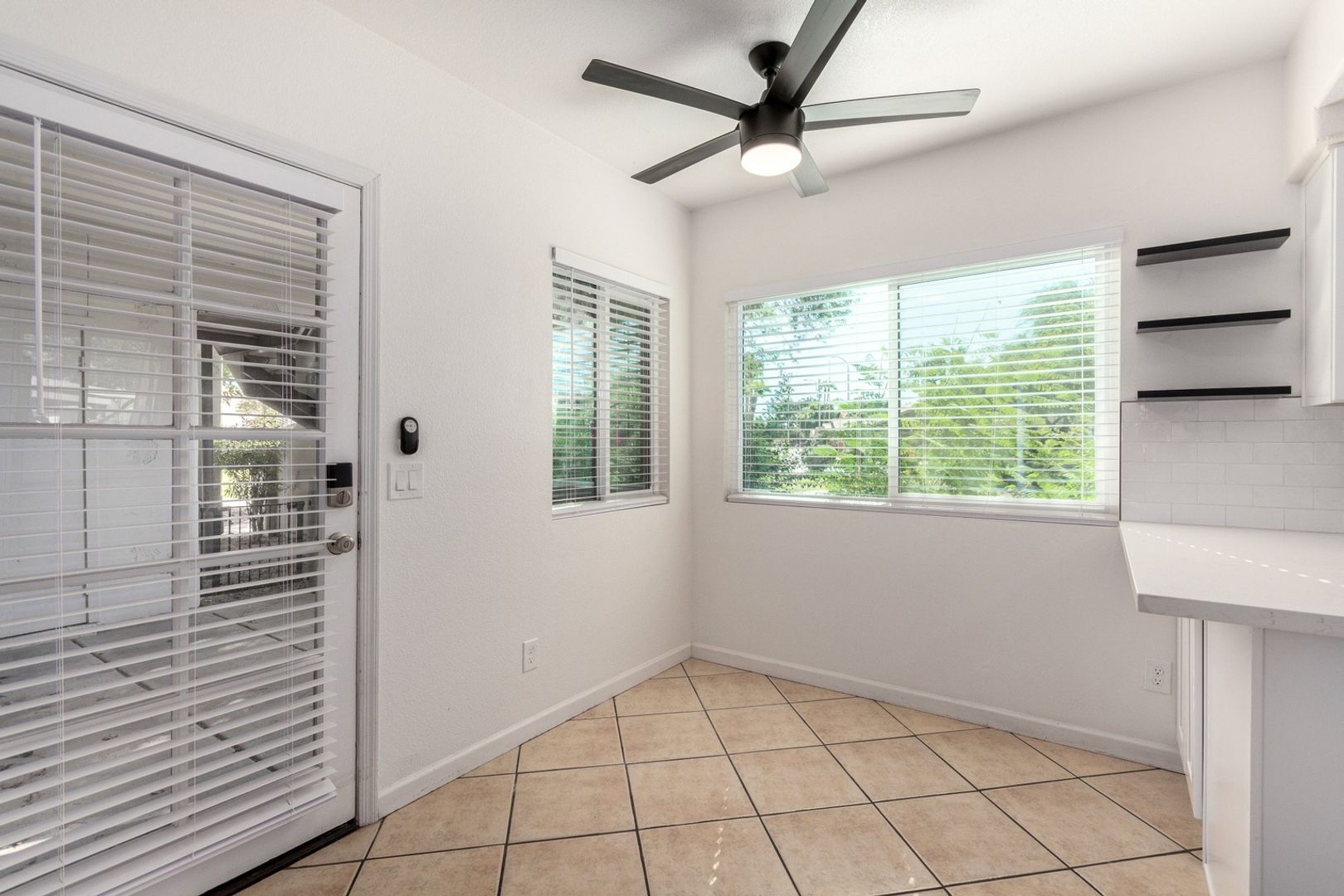 Building Photo - 1825 W Ray Rd