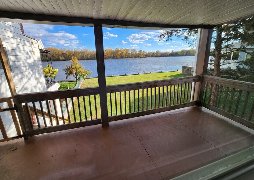 PORCH - 500 Radcliffe St