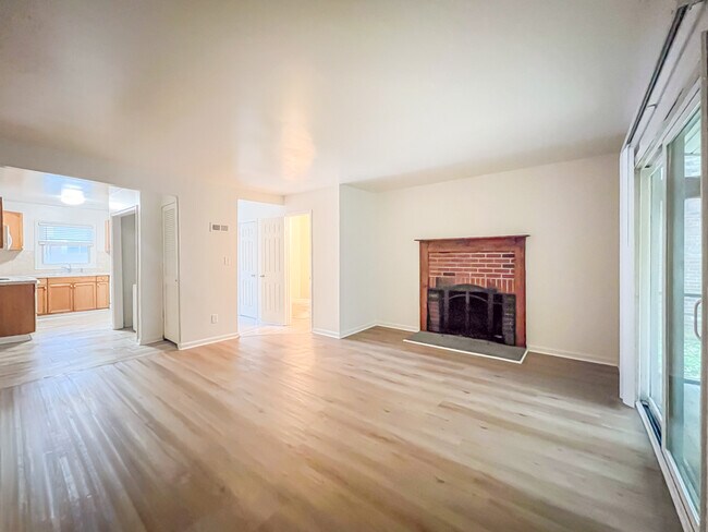 Building Photo - 26 Fox Hill Dr