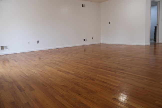 Building Photo - 1157 67th St
