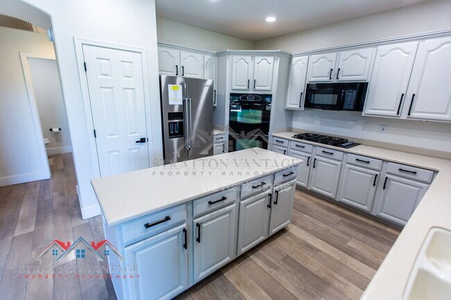 Building Photo - 14616 W Windward Ave