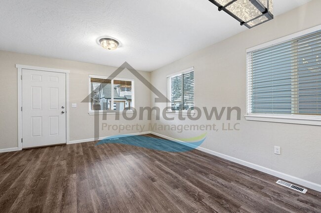 Building Photo - 2 Bedroom 2 Bath Home with Attached Garage Available in Coeur d'Alene!