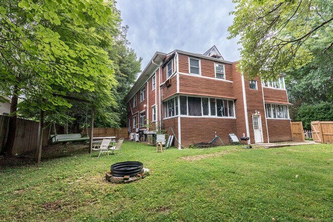 Building Photo - 145 N Keats Ave