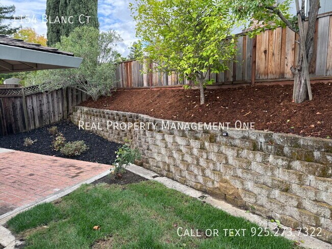 Building Photo - 1154 Blanc Ct