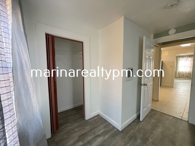 Building Photo - Welcome home to this 1 Bedroom 1 bath cozy...