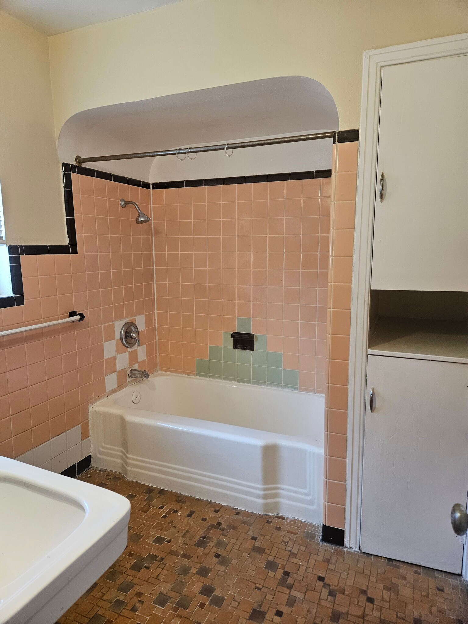 Bathroom - 885 Paris Ave S