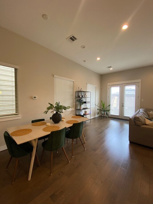 Building Photo - 1711 Freeman St