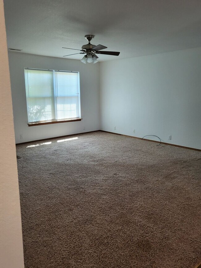 Building Photo - Chris Lane Duplex