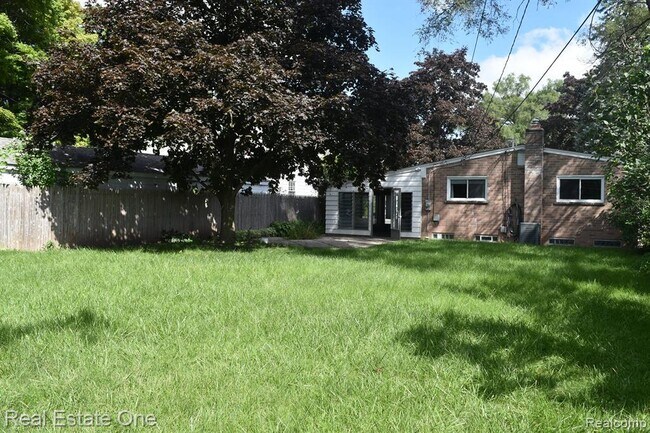 Building Photo - 607 Cherry Ave