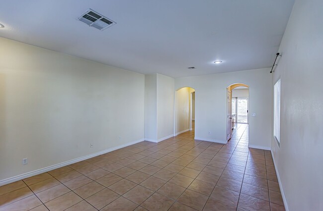 Building Photo - 1 Story home with 3 Bedrooms