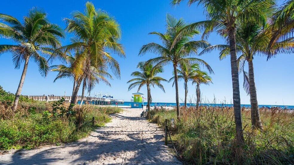 Building Photo - 1558 NE 30th St